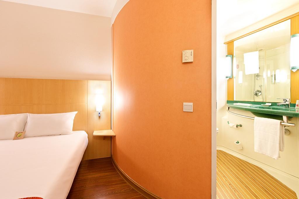 ไอบิส หนิงโบ เชียน หูว โฮเต็ล Hotel หนิงป่อ ภายนอก รูปภาพ
