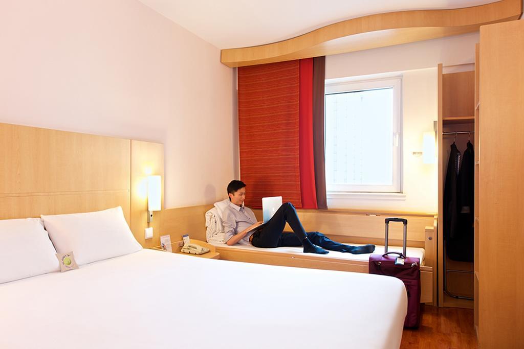 ไอบิส หนิงโบ เชียน หูว โฮเต็ล Hotel หนิงป่อ ภายนอก รูปภาพ