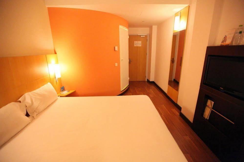 ไอบิส หนิงโบ เชียน หูว โฮเต็ล Hotel หนิงป่อ ภายนอก รูปภาพ